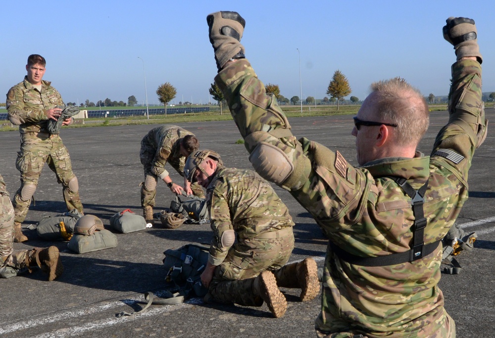 Parajumpers airdrop on Chièvres Air Base for the first time in 51 years
