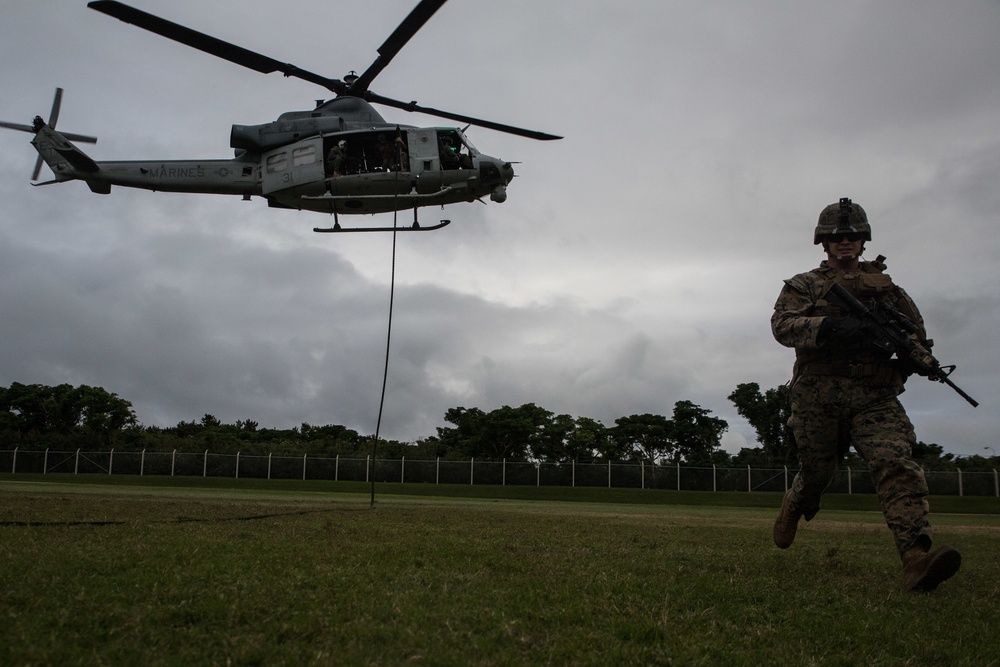 Weapons Company Marines conduct aerial fast rope training
