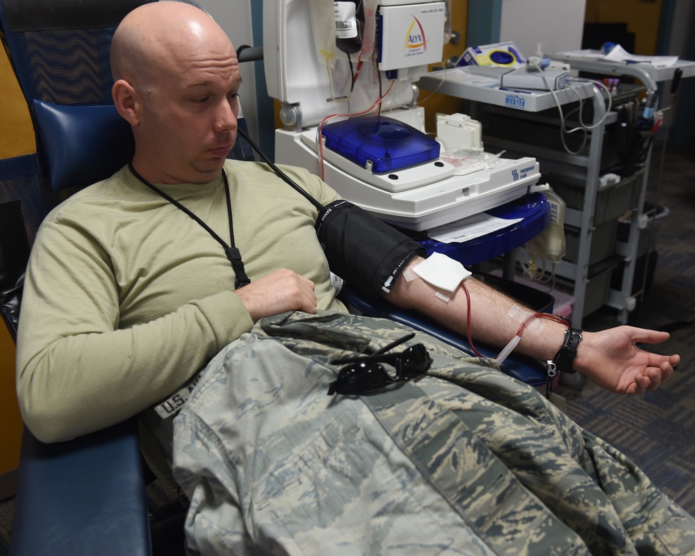 132d Wing members donate blood