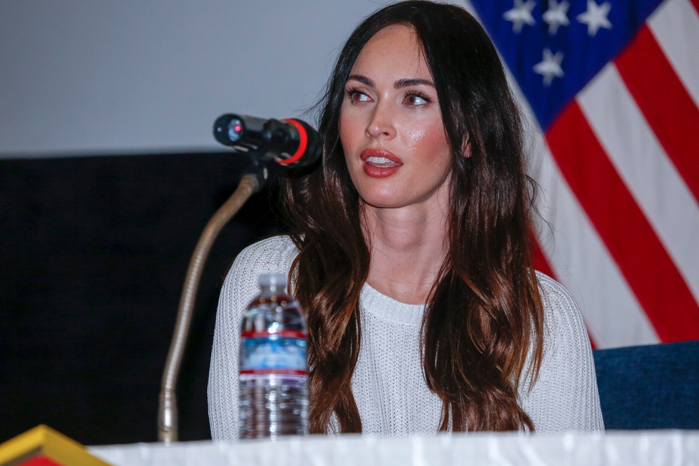 Megan Fox visits troops in South Korea