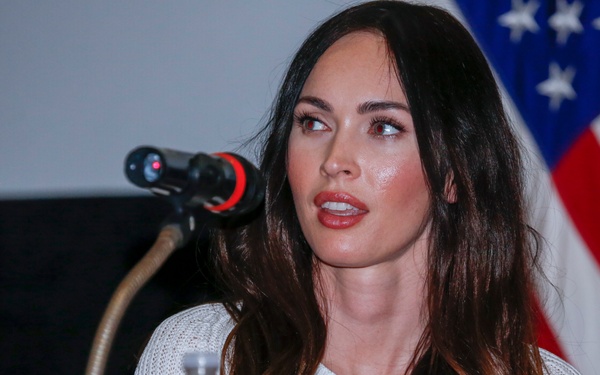 Megan Fox visits troops in South Korea