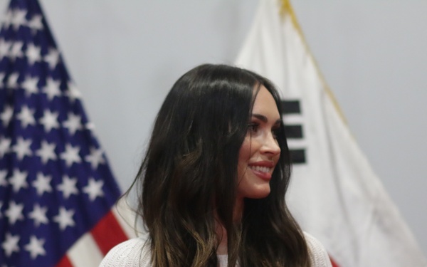 Megan Fox visits troops in South Korea
