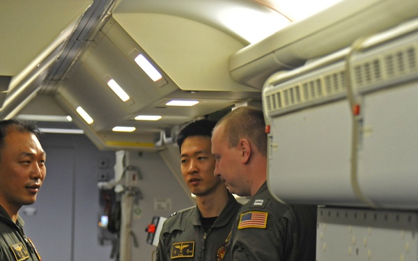 Republic of Korea Navy Flies with U.S. Navy