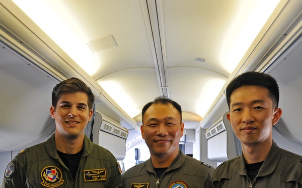 Republic of Korea Navy Flies with U.S. Navy