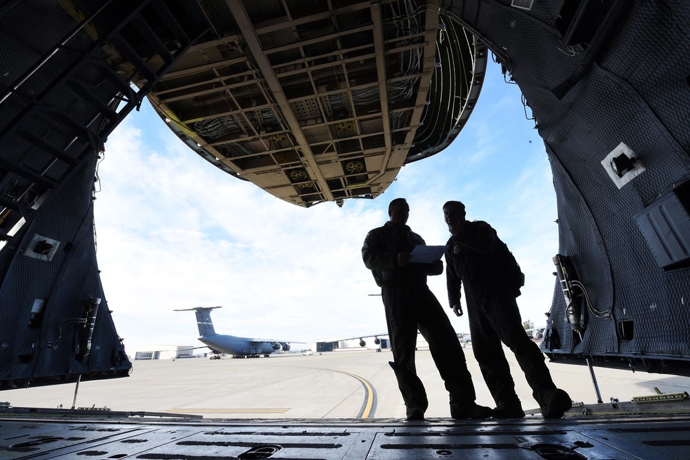 Travis, Army transport Black Hawks to Alaska