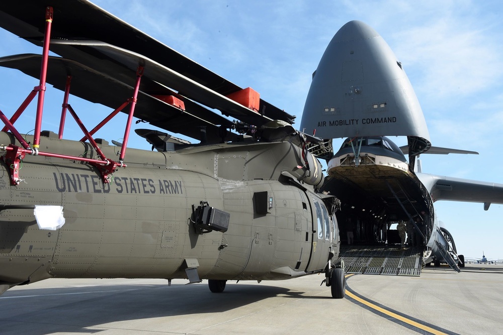 Travis, Army transport Black Hawks to Alaska