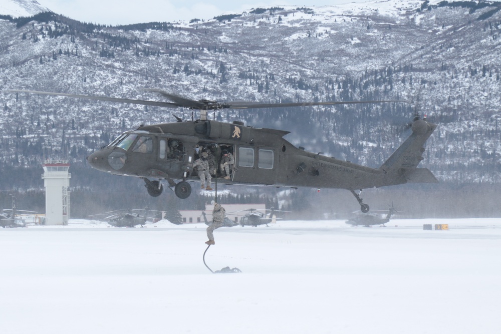 1-25 Soldiers conduct FRIES training