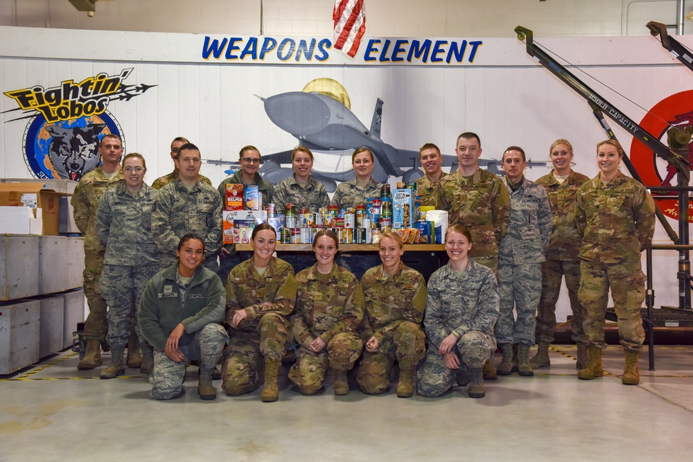 DVIDS Images 114th Helps Feeding South Dakota Image 1 Of 2 