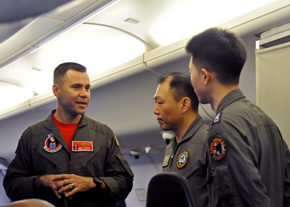 Republic of Korea Navy Flies with U.S. Navy