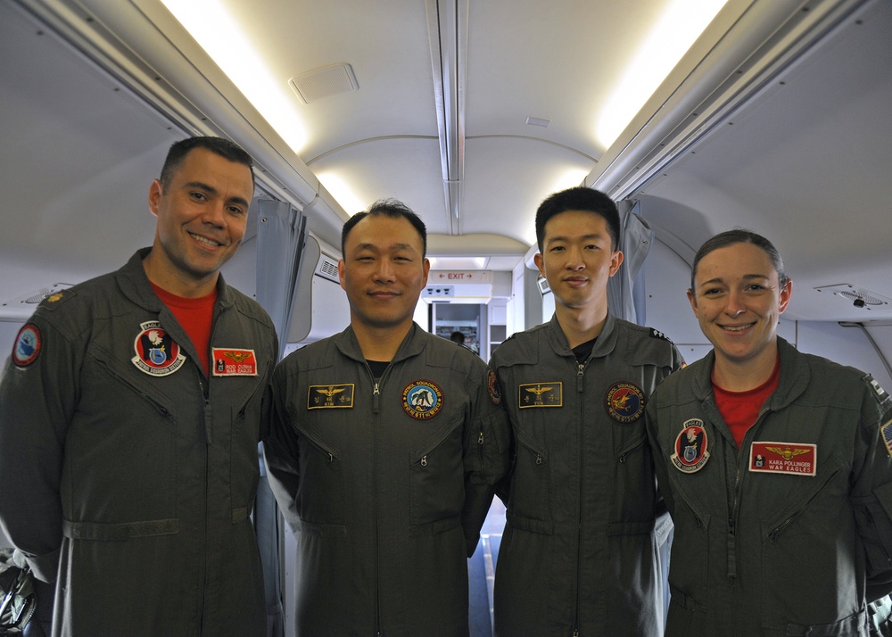 Republic of Korea Navy Flies with U.S. Navy