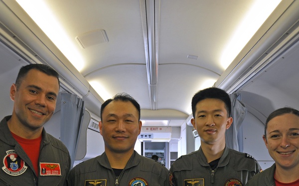 Republic of Korea Navy Flies with U.S. Navy