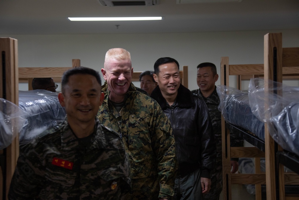 MCIPAC commanding general visits Camp Mujuk
