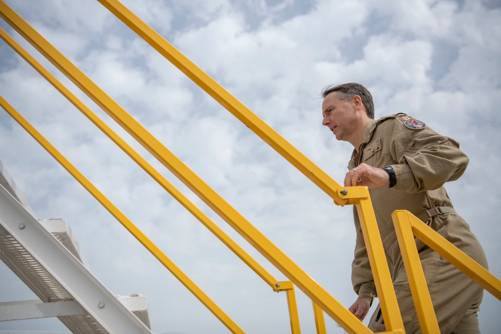 RCAF Commander visits Polaris team in Southwest Asia