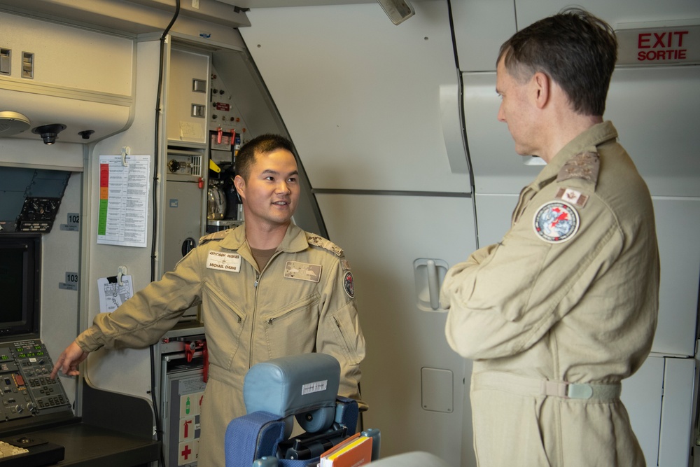 RCAF Commander visits Polaris team in Southwest Asia
