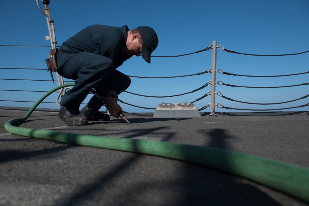 Chung-Hoon Sailor conducts maintenance