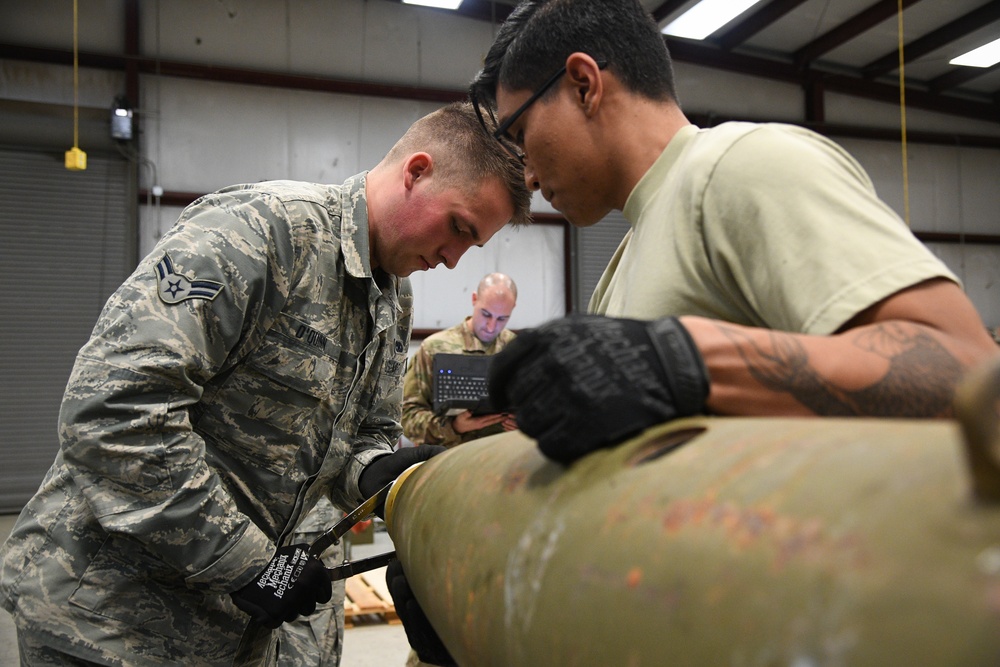 388th Ammo troops building bombs, cohesion