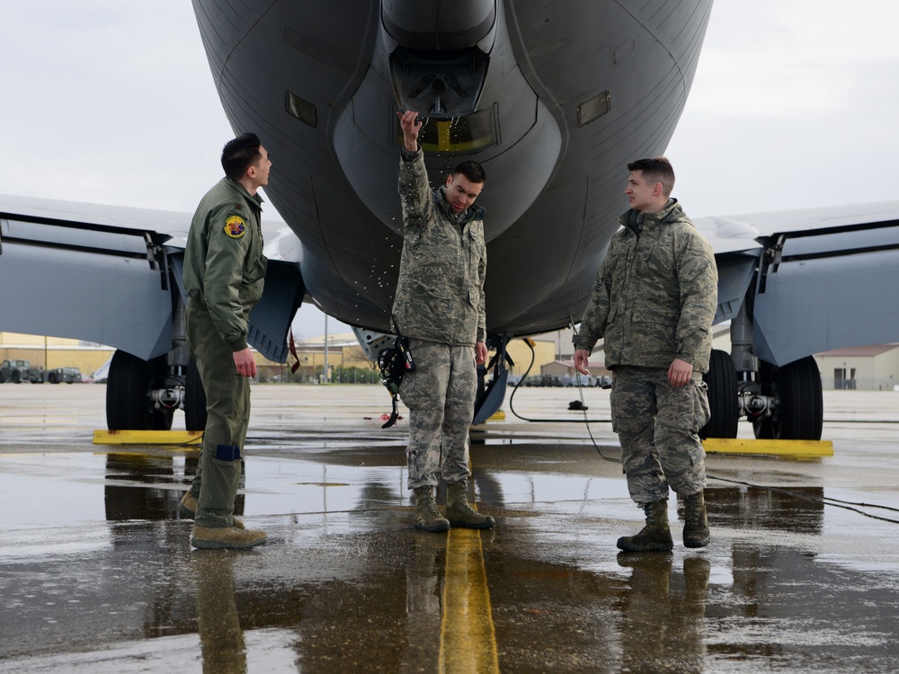 940th AMXS crew chief’s KC-135 launch ops