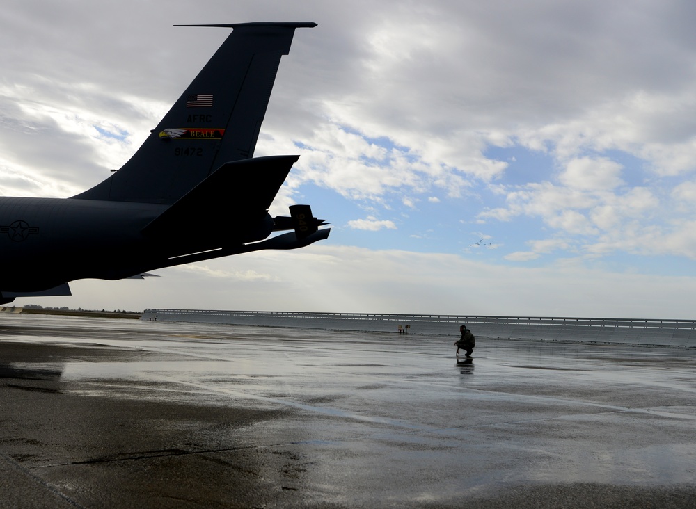 940th AMXS crew chief’s KC-135 launch ops