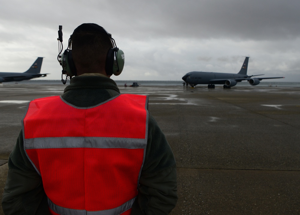 940th AMXS crew chief’s KC-135 launch ops