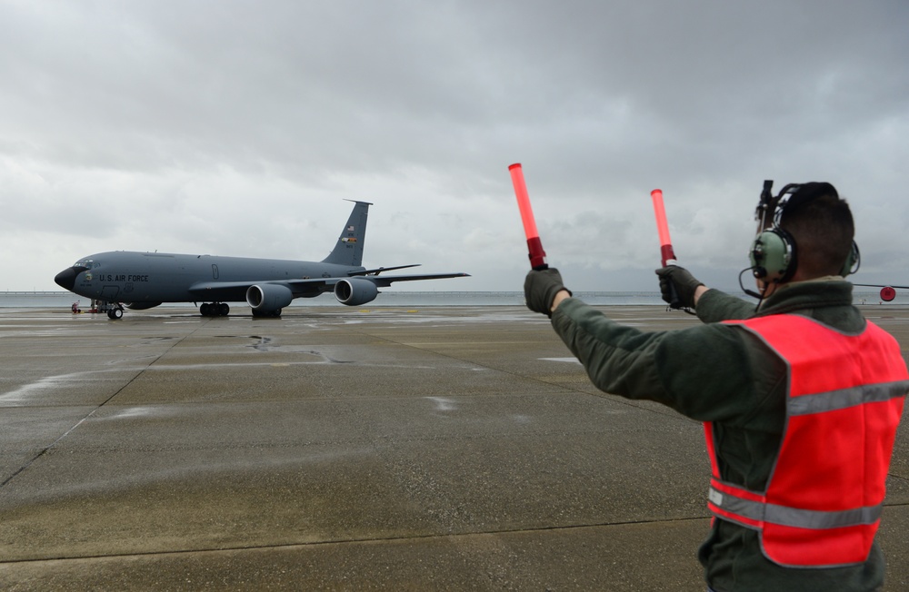 940th AMXS crew chief’s KC-135 launch ops