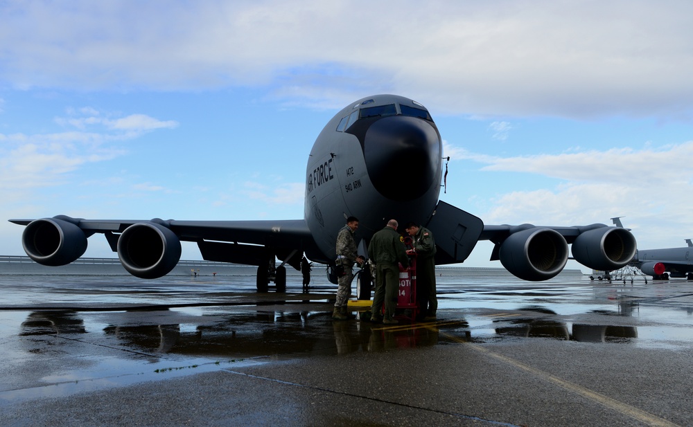 940th AMXS crew chief’s KC-135 launch ops