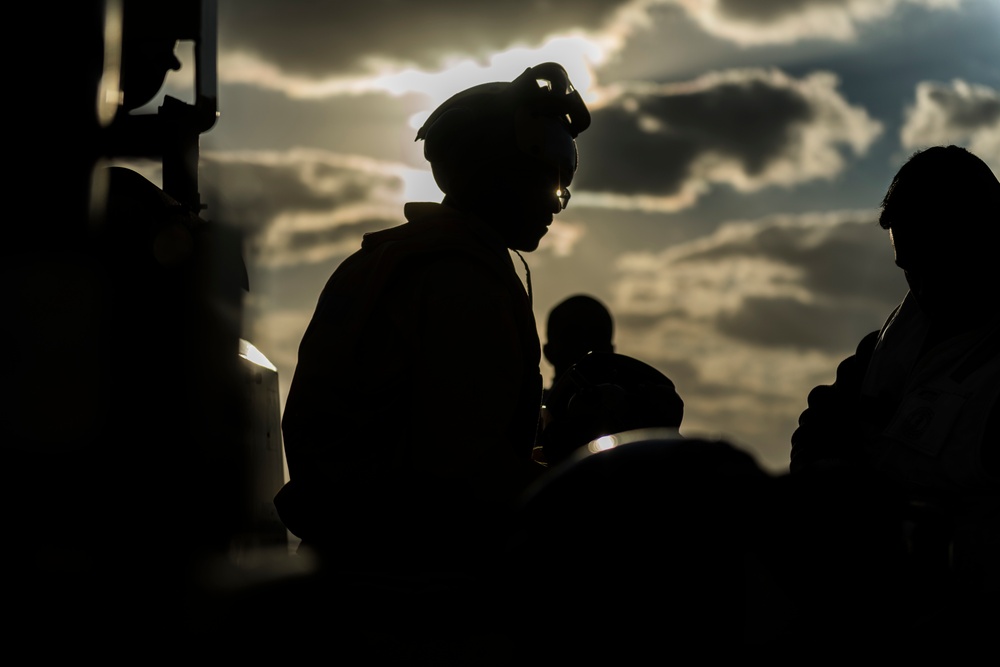 Sailors conduct night flight operations aboard USS Ashland (LSD 48)