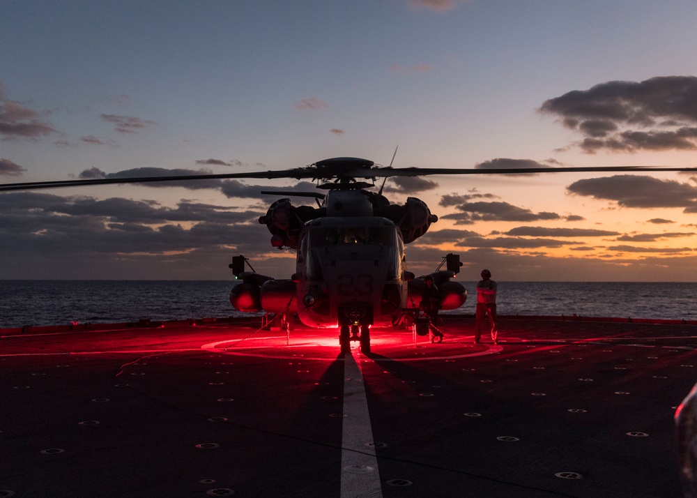 Sailors conduct night flight operations aboard USS Ashland (LSD 48)