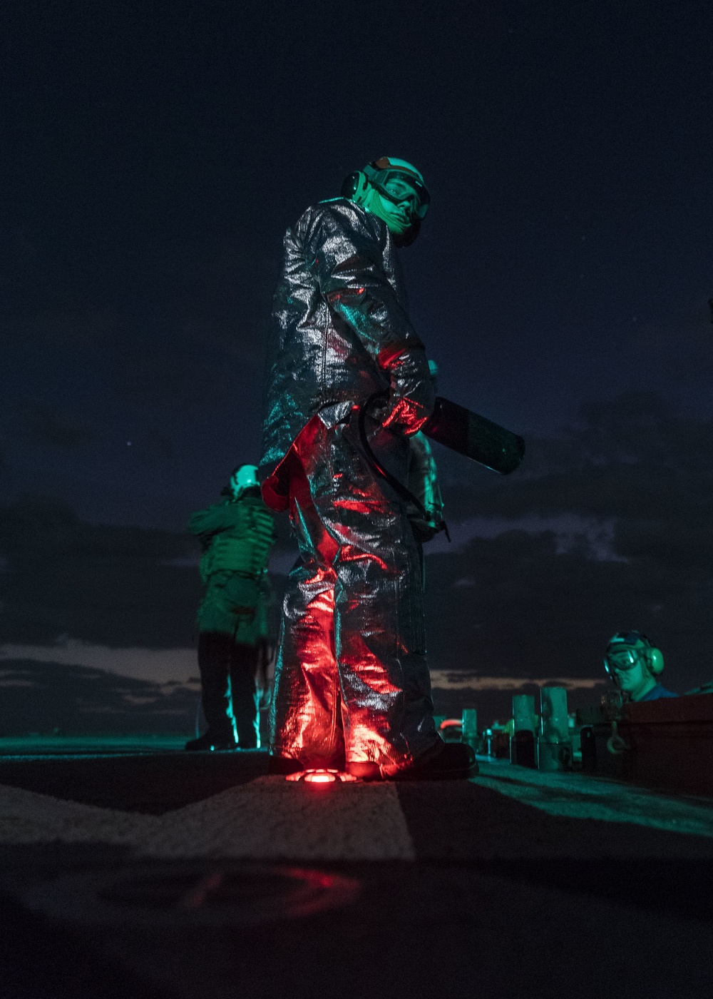 Sailors conduct night flight operations aboard USS Ashland (LSD 48)