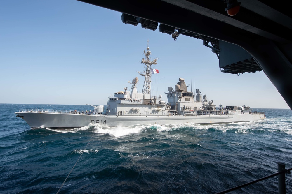 The aircraft carrier USS John C. Stennis (CVN 74) and France’s Marine Nationale air defense destroyer FS Cassard (D 614) conduct a fueling-at-sea