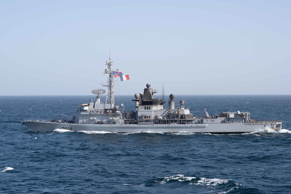 The aircraft carrier USS John C. Stennis (CVN 74) and France’s Marine Nationale air defense destroyer FS Cassard (D 614) conduct a fueling-at-sea