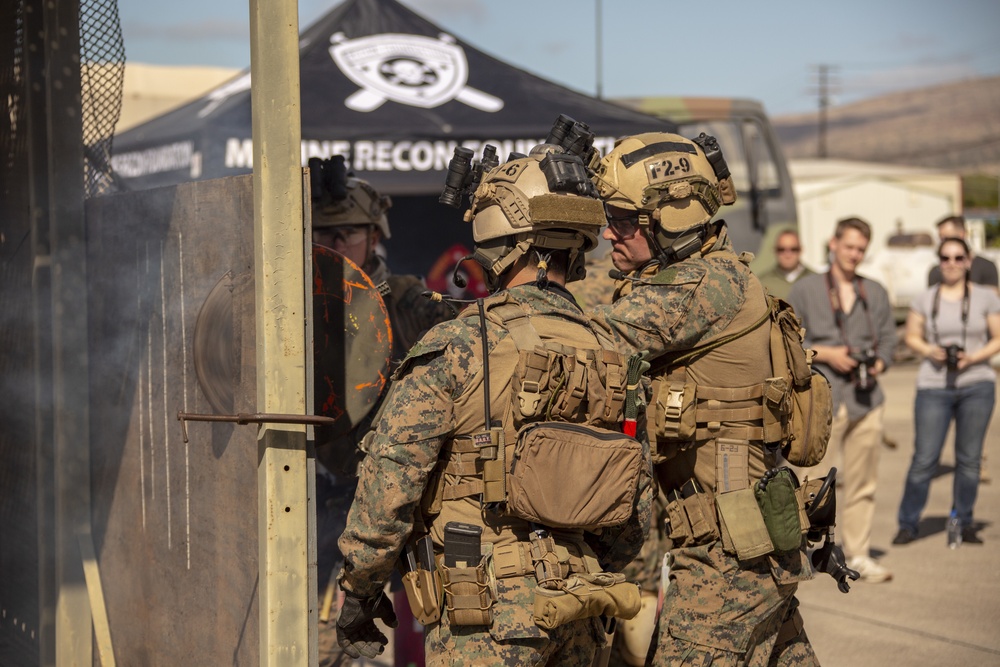 31st MEU Marines showcase tactical capabilites to public