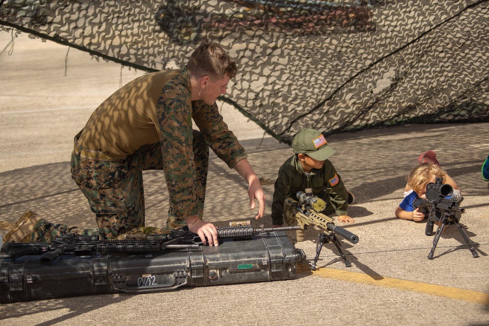 31st MEU Marines showcase tactical capabilities for public