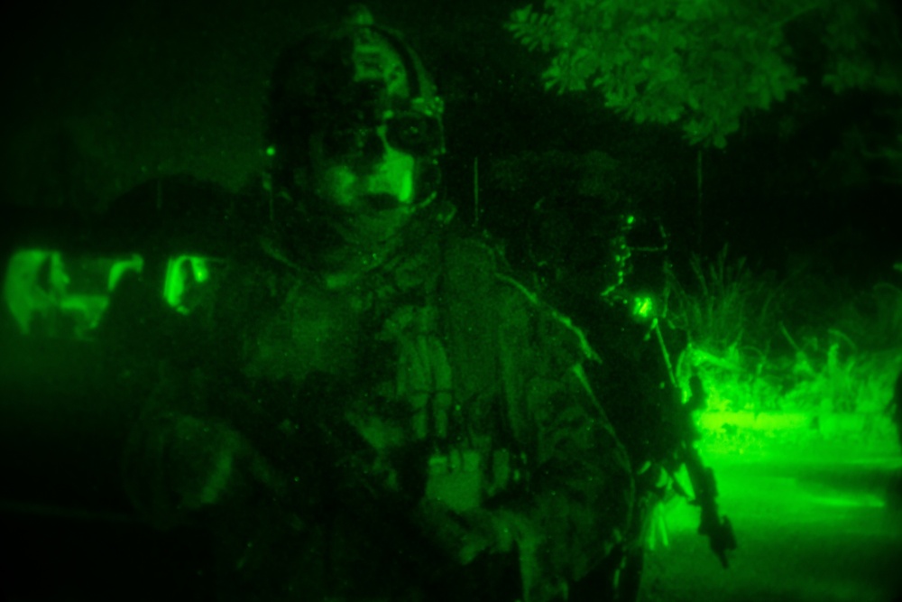 31st MEU MRF conducts night raid at Dogs of War Airsoft