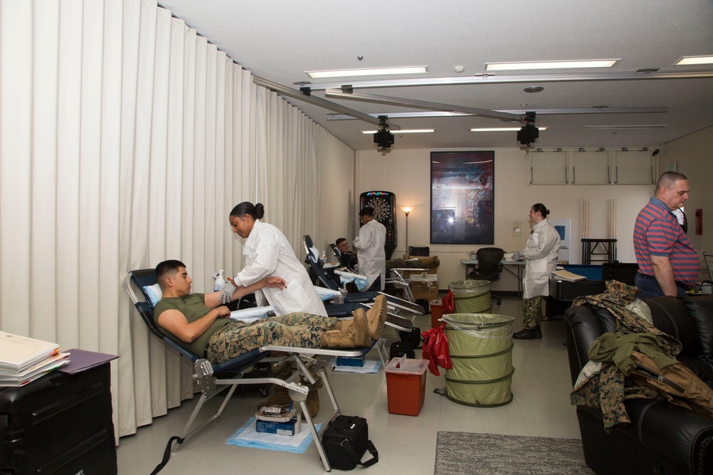 DVIDS Images Marines roll up their sleeves and give blood [Image 1