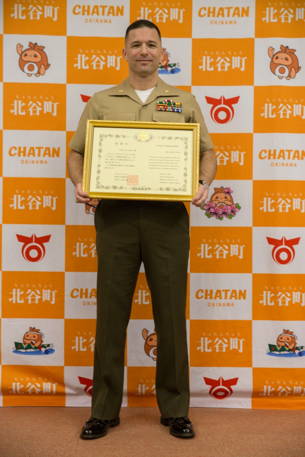 U.S. Marine aids in rescue of woman, receives award from town mayor