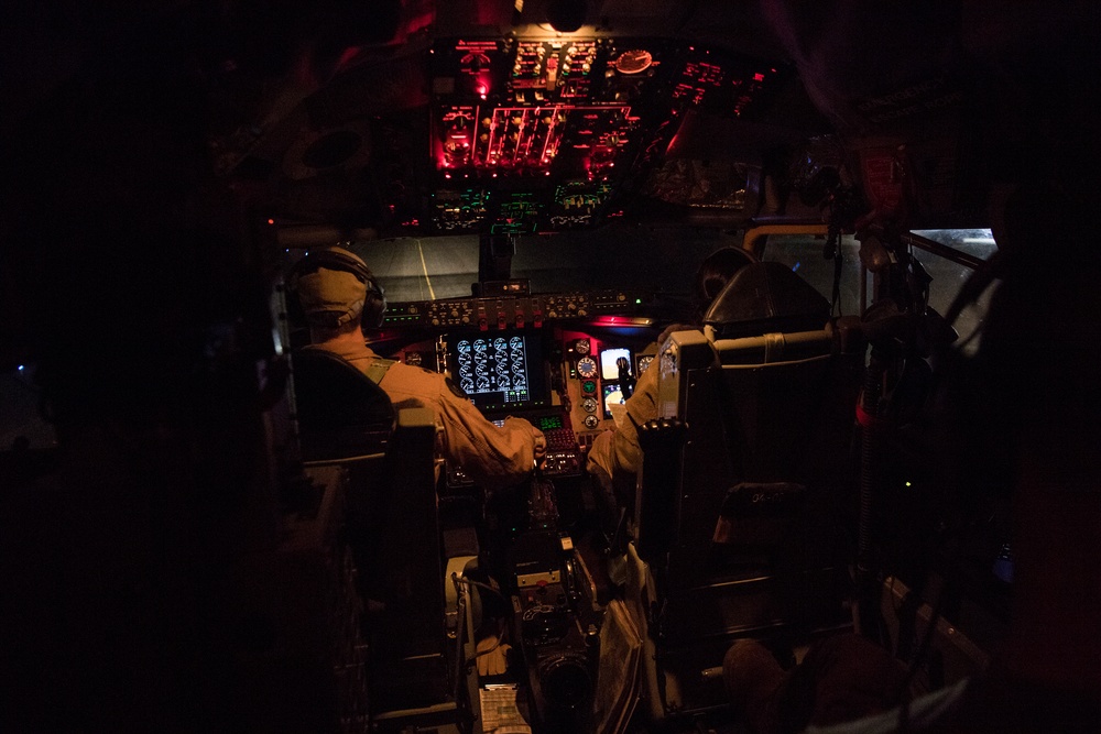 340 EARS refuels fighters during night operations