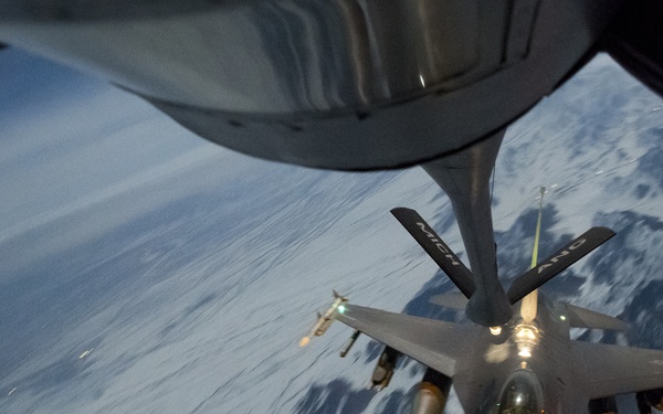 340 EARS refuels fighters during night operations
