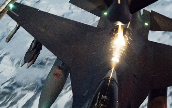 340 EARS refuels fighters during night operations