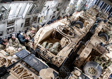 Hawaii guardsmen deliver airlift for Southern Strike 19