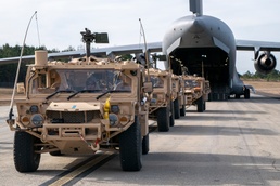 Hawaii guardsmen deliver airlift for Southern Strike 19