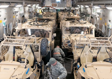 Hawaii guardsmen deliver airlift for Southern Strike 19