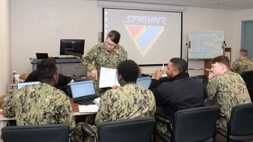 SPAWAR Reserve Network Support Teams Train the Fleet