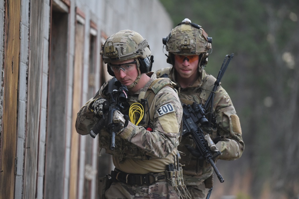 Explosive Ordnance (EOD) training at Southern Strike 19
