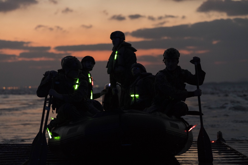 Sailors and Marines perform CRRC operations aboard USS Ashland (LSD 48)