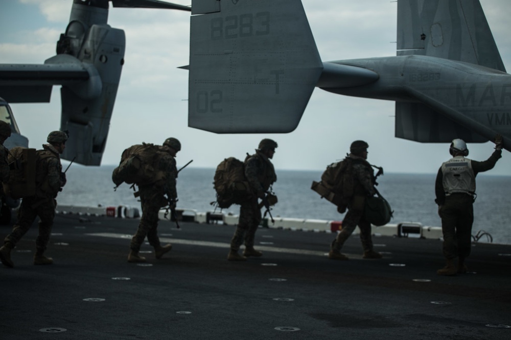 ’China Marines’ of BLT 1/4, 31st MEU, strap in for a simulated raid in the East China Sea