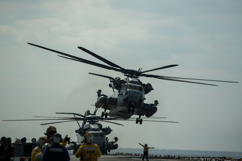 ’China Marines’ of BLT 1/4, 31st MEU, strap in for a simulated raid in the East China Sea