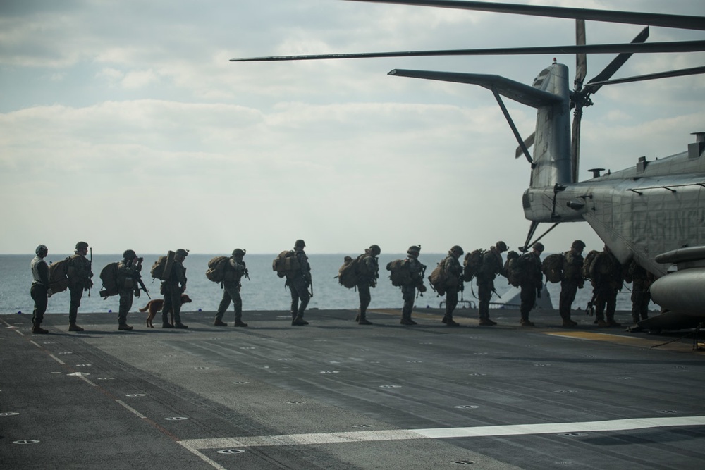’China Marines’ of BLT 1/4, 31st MEU, strap in for a simulated raid in the East China Sea