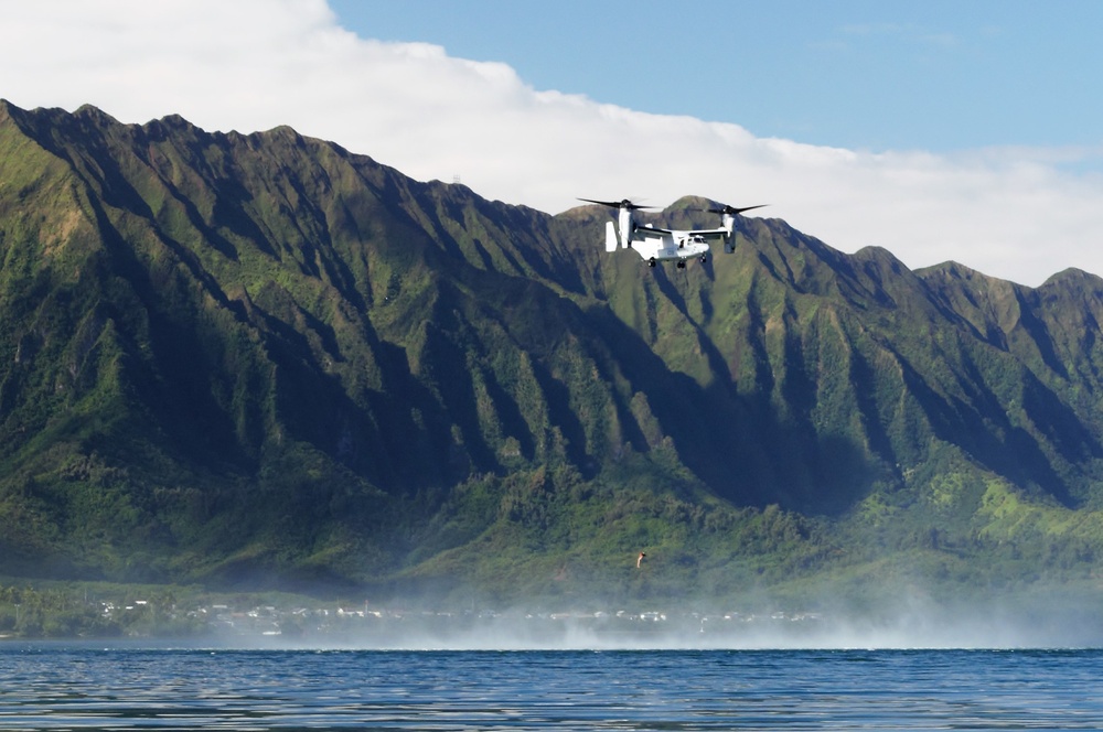 VMM-363 conducts hoist operations