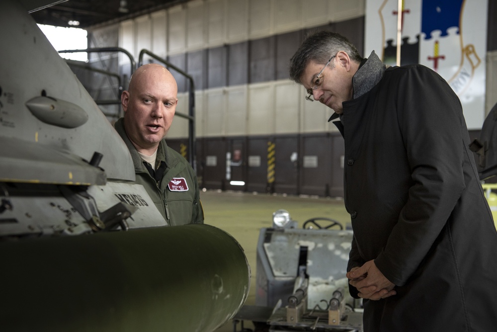 German Federal Parliament member visits Spangdahlem