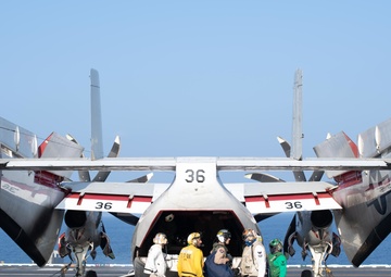 USS John C. Stennis Transfers Supplies from Sri Lanka